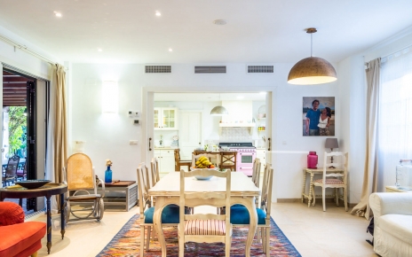 Indoor dining facilities also with doors to porch / terraces